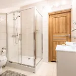 Nad Stawem Apartman *